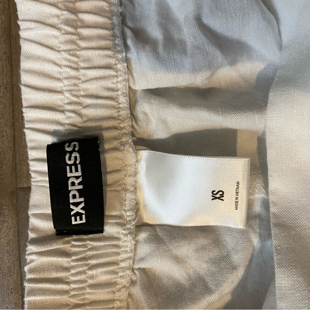 Express - Ruffle Linen Shorts - Picture 3 of 3